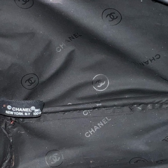 👑✅PRICE FIRM✅👑Red Patent Chanel Small Cosmetic Case & Black Pouch - Picture 12 of 17